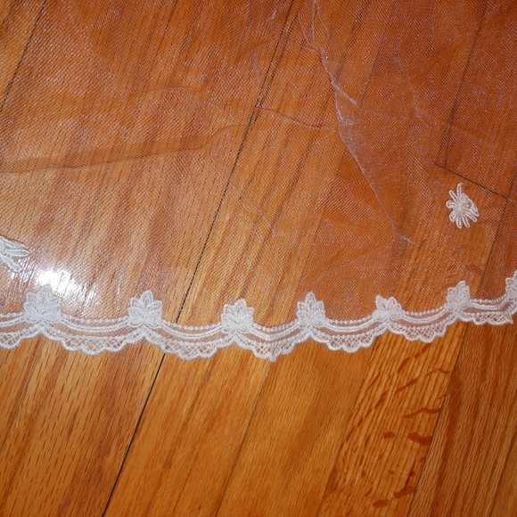 Two Tier Fingertip Bridal Veil with Lace